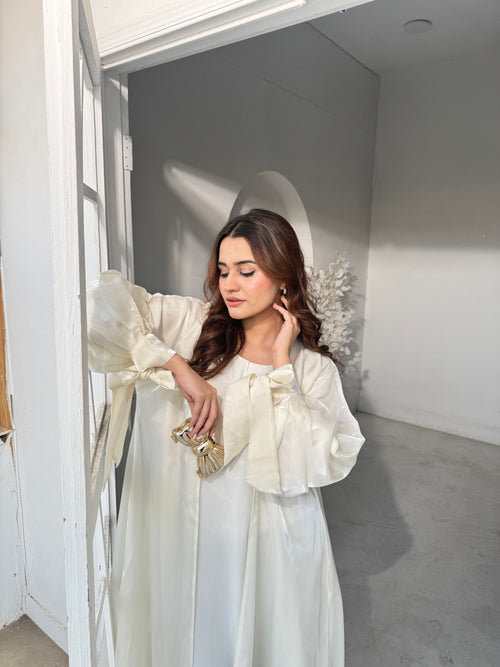 Best Abaya Brands in Pakistan  Noor White Zareen Beevaa